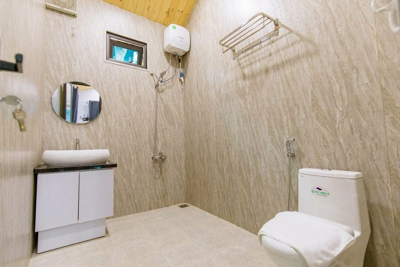 Phòng tắm rộng rãi, sạch sẽ