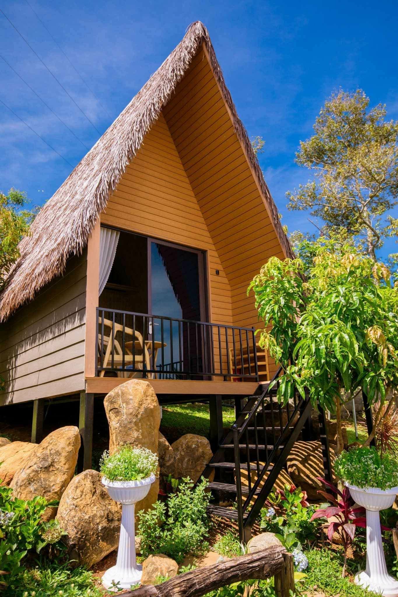 Nhà gỗ mái tam giác