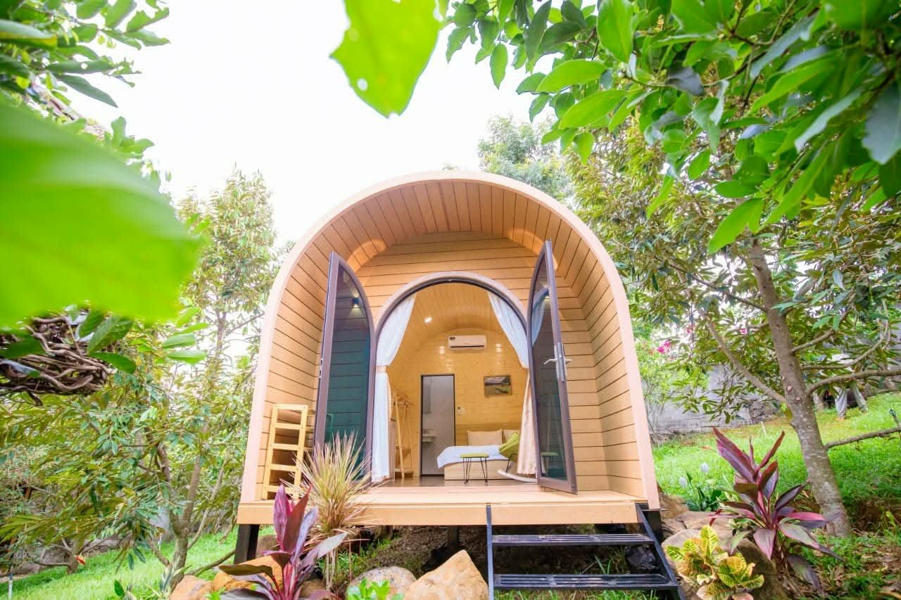 Không gian bên trong phòng ngủ nhà gỗ