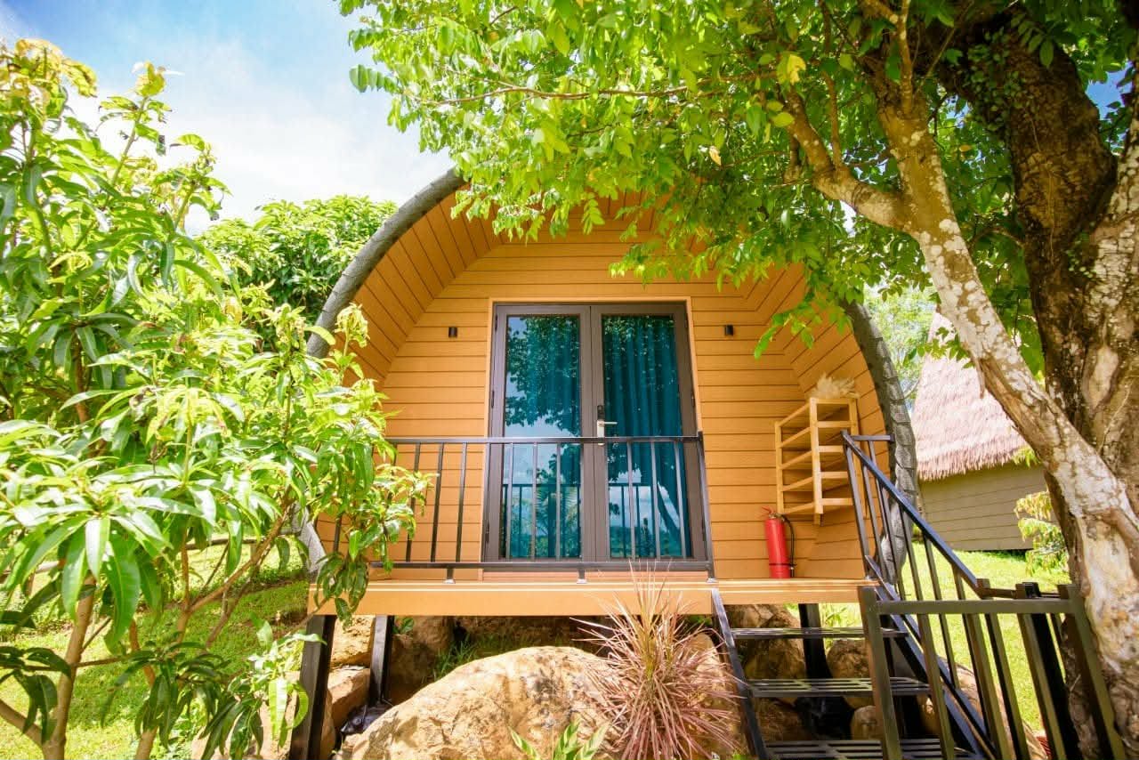 Nhà gỗ hình vòm trong vườn