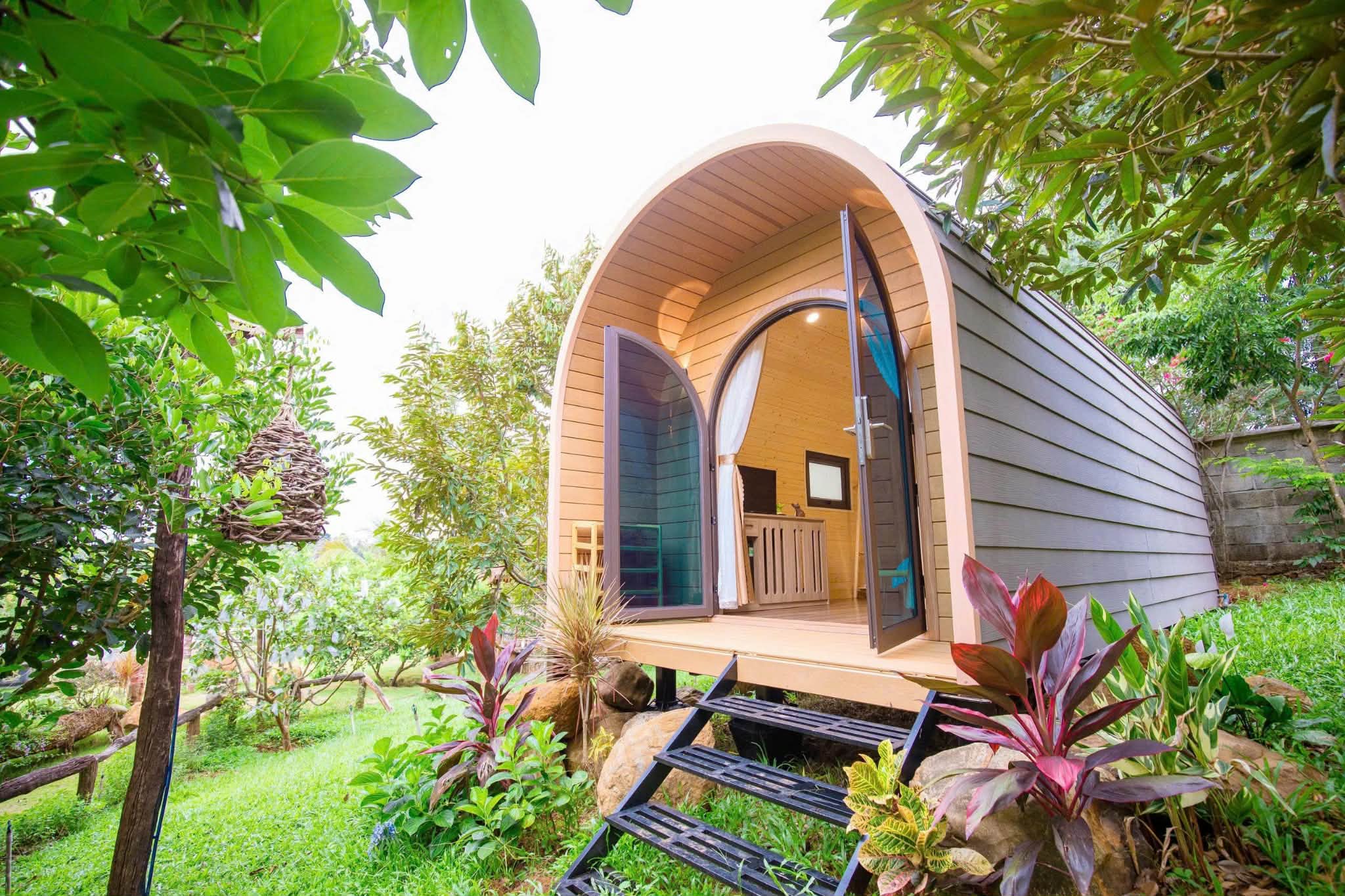 Giường ngủ trong cabin vòm